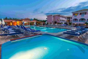 Bazén v ubytování Savvas Hotel nebo v jeho okolí