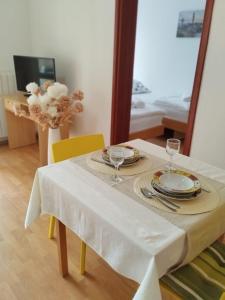 TV a/nebo společenská místnost v ubytování Apartmani Melia