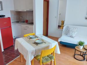 Kuchyň nebo kuchyňský kout v ubytování Apartmani Melia