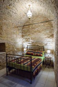 Chios Medieval Gem - Top Location,Unique Interiors tesisinde bir odada yatak veya yataklar