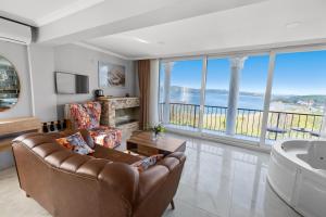 a living room with a couch and a tub at Sapanca View Hotel in Sapanca