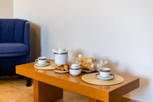 A seating area at Kitries Summer Getaway - Eden Cozy Suite