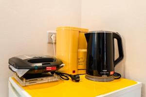 Coffee and tea making facilities at Kitries Summer Getaway - Eden Cozy Suite