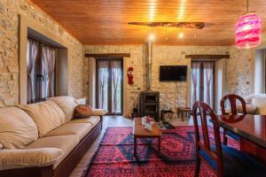 O zonă de relaxare la Arcadia Getaway - Levidi Sani 11 Suite