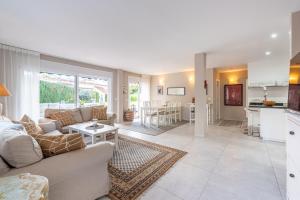 Część wypoczynkowa w obiekcie Sol y Paz 3, Nice apartment with great location