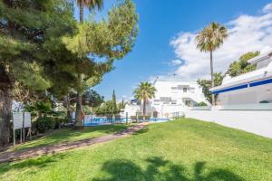 Ogród w obiekcie Sol y Paz 3, Nice apartment with great location