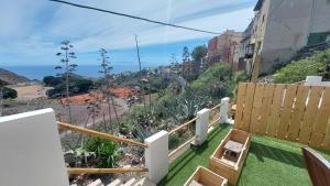 balkon z widokiem na ocean w obiekcie Ocean view with terrace w mieście Santa Cruz de Tenerife