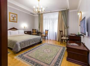 Postel nebo postele na pokoji v ubytování Villa Stanislavskyi Hotel + 37 fotografií