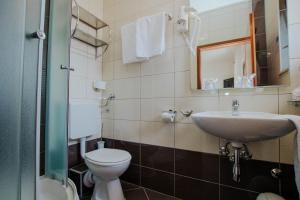 Koupelna v ubytování Hotel Vila Tina