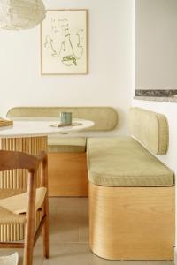 a table and a stool in a room with a sink at Racons - La Placeta in Vic