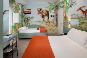 Hotel Eiffel tesisinde bir odada yatak veya yataklar