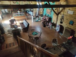 an overhead view of a living room with a table and chairs at La Valise A Cheval in Mézières-sur-Ponthouin