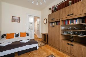 Knižnica v apartmáne