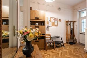 Kuchyňa alebo kuchynka v ubytovaní BpR W21 Retro Home with balcony