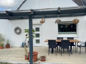 a patio with a table and chairs under awning at Einzelzimmer Nr. 4 in Kleve in Kleve