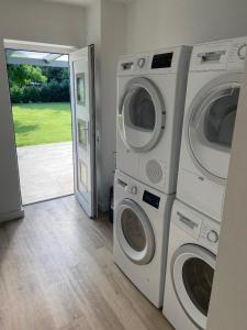 two washing machines sitting next to each other in a room at Einzelzimmer Nr. 4 in Kleve in Kleve