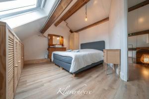 Tempat tidur dalam kamar di Klaverhoeve Stene