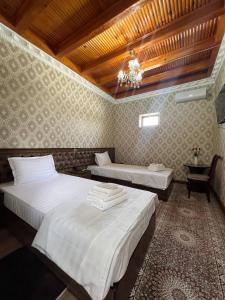 En eller flere senger på et rom på Vaziri A'zam Hotel