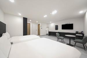 TV a/nebo společenská místnost v ubytování Busan Seomyeon Broa Hotel