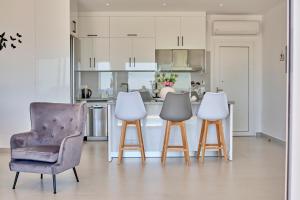 Kuchyňa alebo kuchynka v ubytovaní Lefkimmiatis Villas Corfu