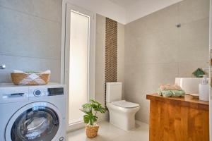 Kúpeľňa v ubytovaní Lefkimmiatis Villas Corfu