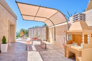Balkón alebo terasa v ubytovaní Lefkimmiatis Villas Corfu