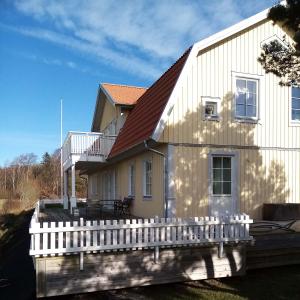 a white house with a white fence in front of it at Gula Villan in Gothenburg