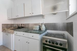 A kitchen or kitchenette at GuestReady - Espinho Summer Flat