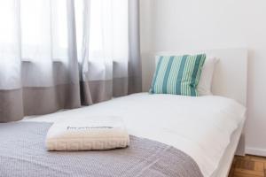 A bed or beds in a room at GuestReady - Espinho Summer Flat