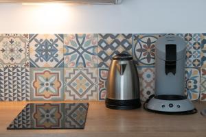 a coffeemaker and a blender sitting on a counter at Central Part-Dieu - Appartement 1 in Lyon