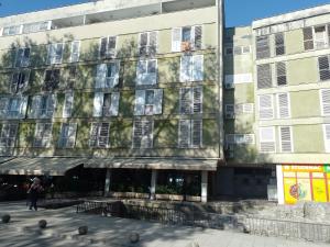 Budova, kde se apartmán nachází + 3 fotografie