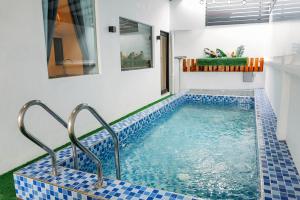 Kolam renang di atau dekat dengan Private Jacuzzi Pool homestay with 10-14 paxx
