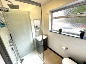 a bathroom with a shower and a sink and a window at Paradigm Villa, Oxford,5 Bedroom, 5 Free Parking Spaces in Oxford +27 photos