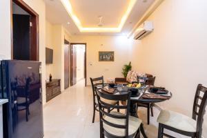 Fotografie z fotogalerie ubytování Homlee-Vasundhara 3BHK Flat- kitchen-Parking-Lift v destinaci Ghaziabád