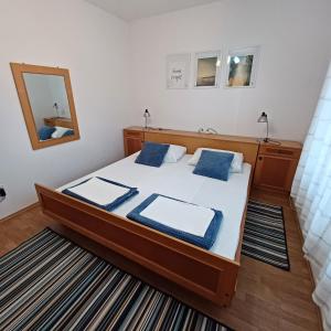 Postel nebo postele na pokoji v ubytování Apartmani Nada
