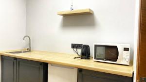 Kuchyň nebo kuchyňský kout v ubytování Uneed Rooms M1 + 21 fotografií