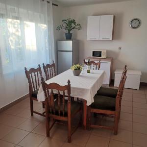 Kuchyň nebo kuchyňský kout v ubytování Apartmani Nada