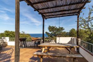 En balkon eller terrasse på Fener de Dalt 86 Casa preciosa con vistas del mar