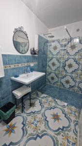 a bathroom with a sink and a mirror at Al Geranio B&B in Furore