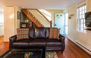 Posezení v ubytování Home Near Oceanside Beaches Dog Friendly + 22 fotografií