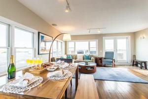 Ποτά στο Renovated Oceanfront Penthouse