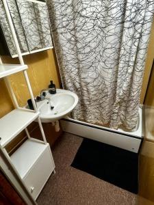 Koupelna v ubytování Smarty Choice Flat with Deluxe Kitchen