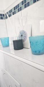 a white counter with three blue bowls on it at Ferienwohnung Schleßmann in Isny im Allgäu