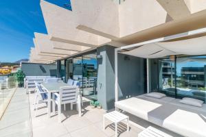 A balcony or terrace at Oasis 325 First Floor