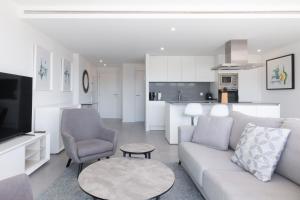 A kitchen or kitchenette at Oasis 325 First Floor