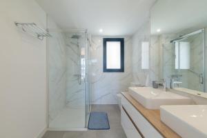 A bathroom at Oasis 325 First Floor