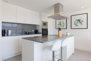 A kitchen or kitchenette at Oasis 325 First Floor