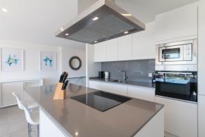 A kitchen or kitchenette at Oasis 325 First Floor