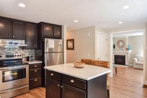 Una cocina o cocineta en Large Great Location Dog Friendly