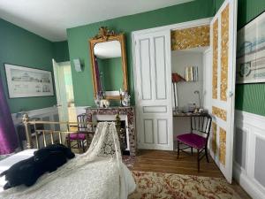 a bedroom with a bed and a mirror at La Bonne Maison 3 in Troyes